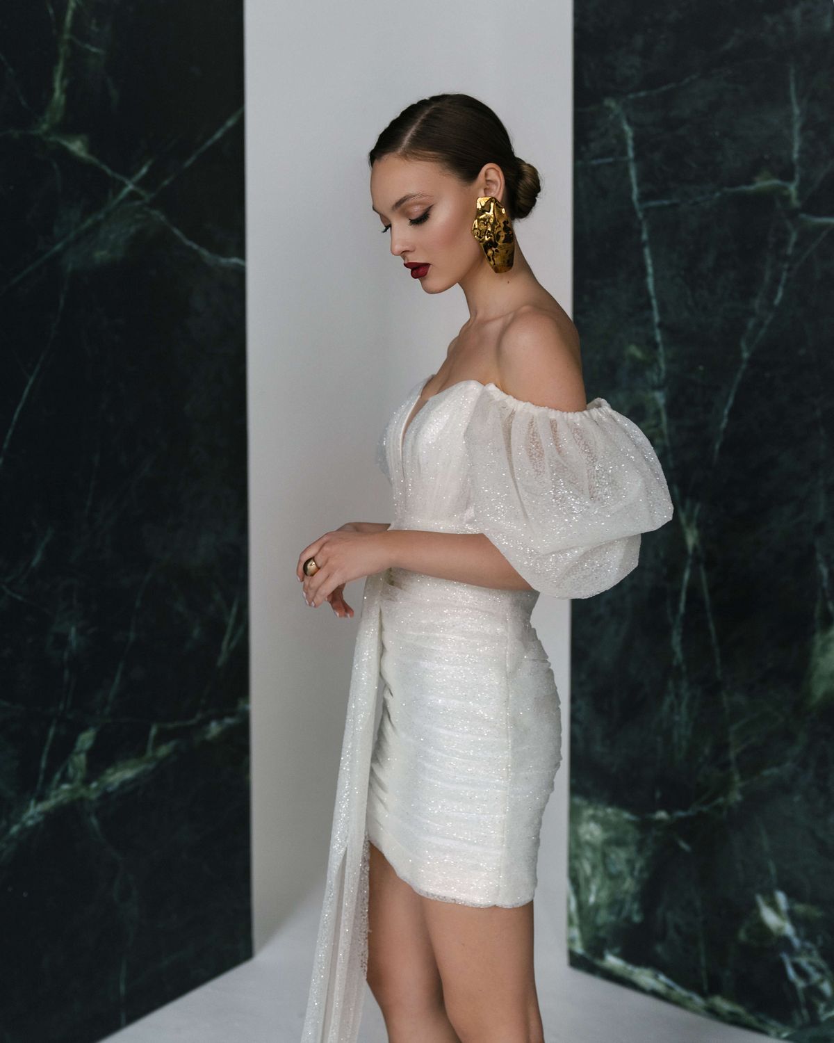 Short wedding dress with glitter, sleeves and a bow by rara avis.2